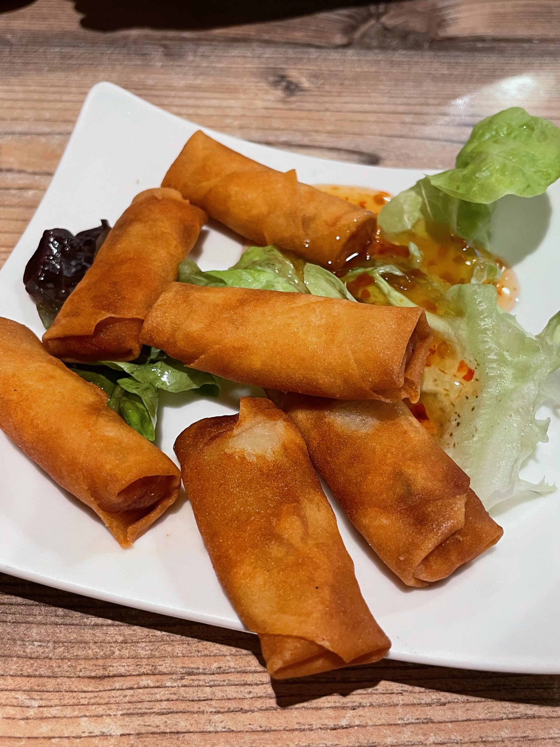 Hotel Aal-Kate Wuppertal fish restaurant Wortberg crispy spring rolls served with sweet chili sauce and fresh lettuce