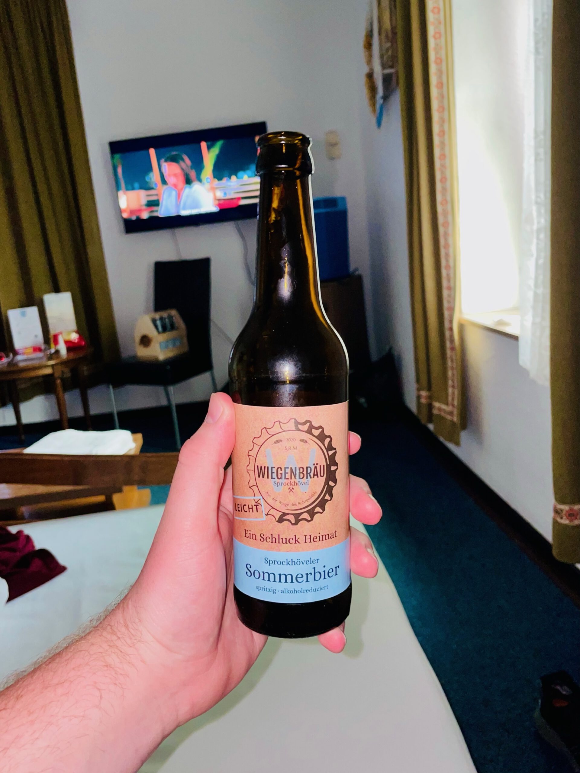 Hotel Aal-Kate Wuppertal local German beer Wiegensbräu Sommerbier enjoyed inside traditional hotel room