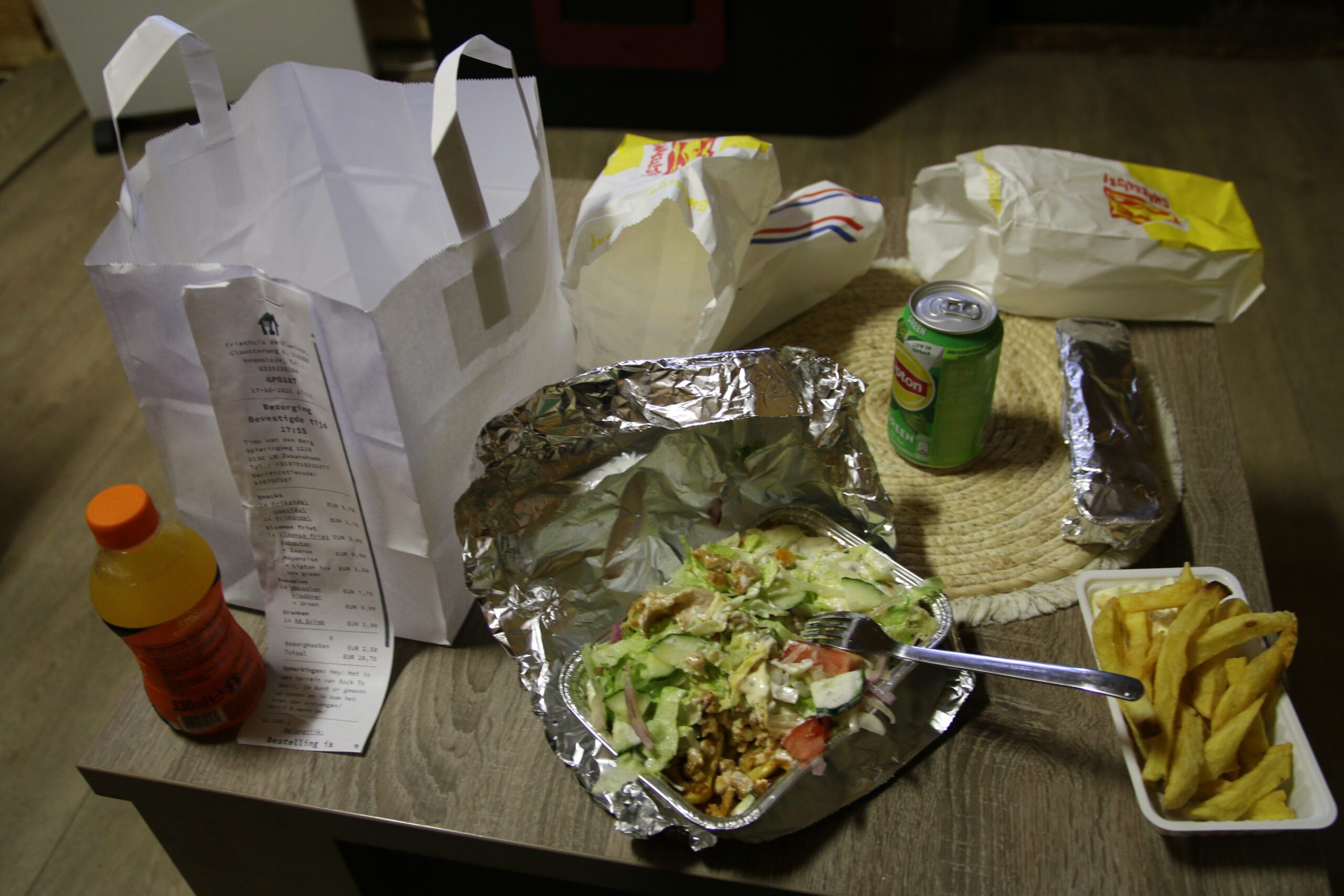Back To Basic Zwaanshoek takeaway dinner with fries and salad ordered from Friethuis de Vlaminck in Heemstede, Noord-Holland