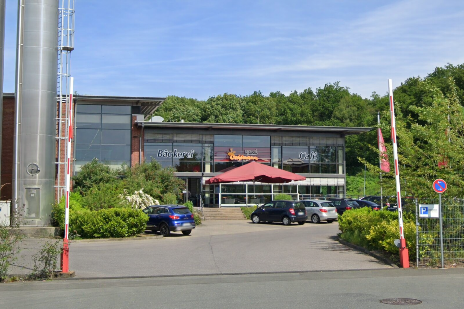 Bakery Dahlmann Wuppertal exterior, modern German bakery and cafe with seating area, visible production facility and parking in Wuppertal Elberfeld