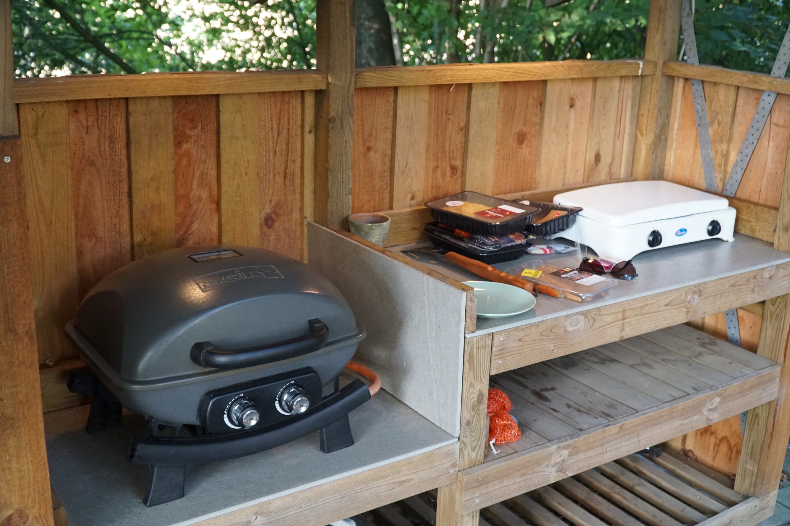 Solevad Cottage in the Forest, outdoor kitchen with gas grill and cooking area set in a quiet forest environment near Odense