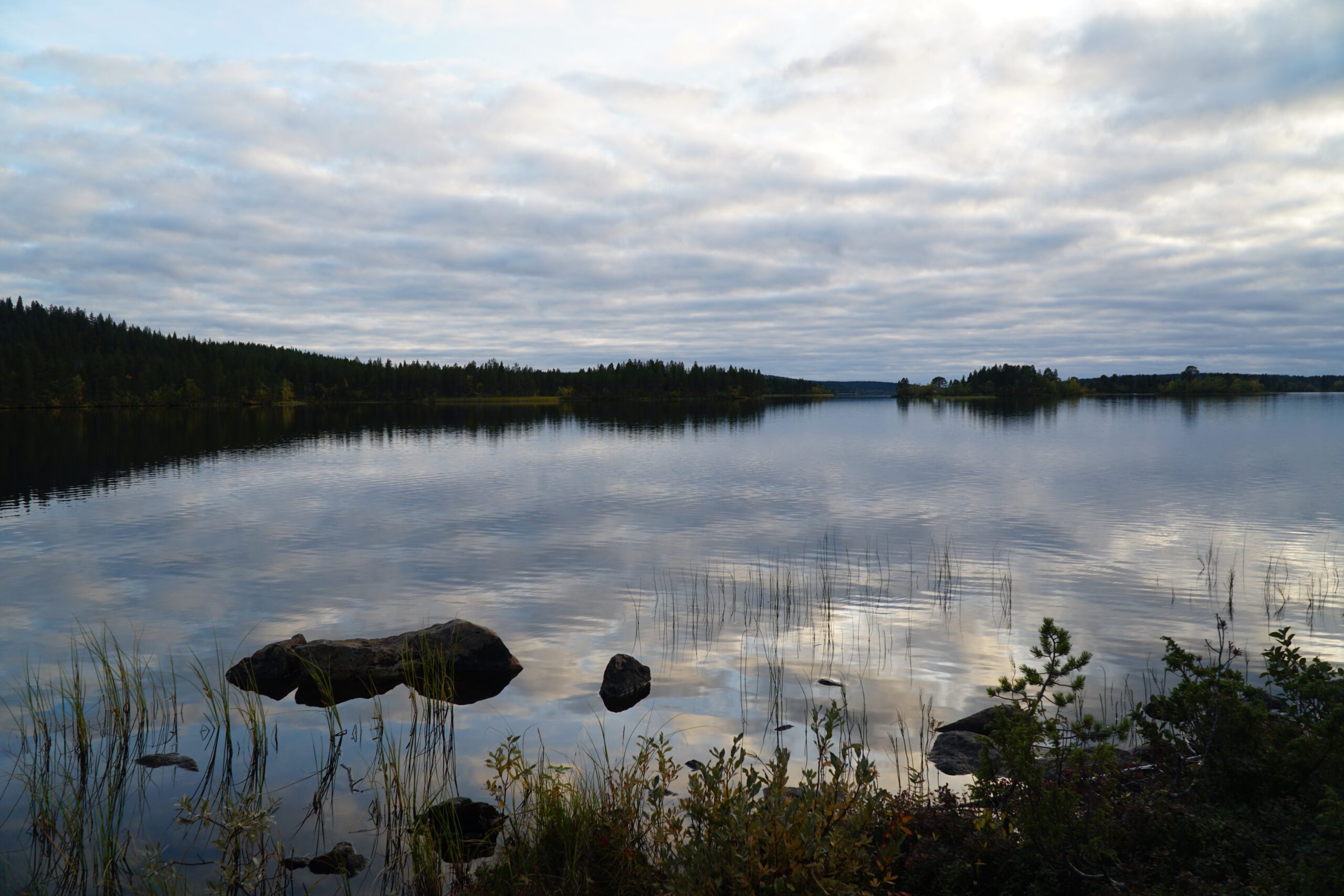 Hetan Kota Enontekiö Finland calm lake landscape surrounded by forest, remote Lapland wilderness atmosphere near the accommodation