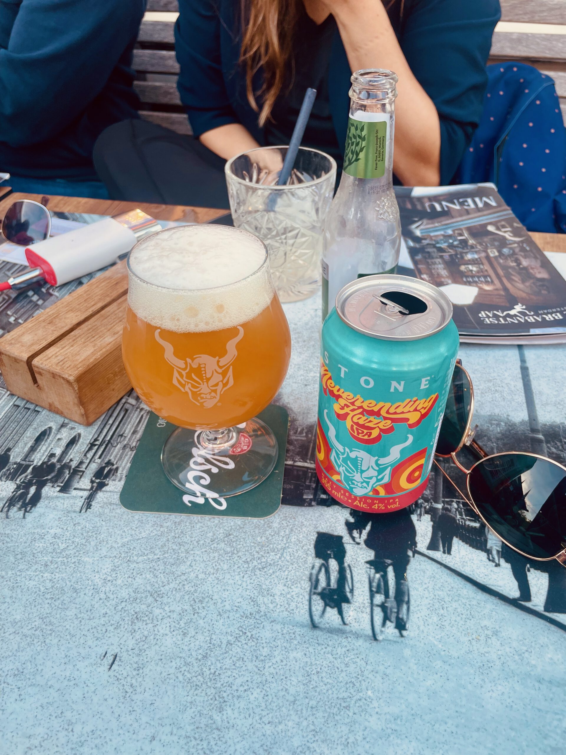 Craft beer at De Brabantse Aap Amsterdam terrace, IPA served with can and glass during a relaxed pub moment