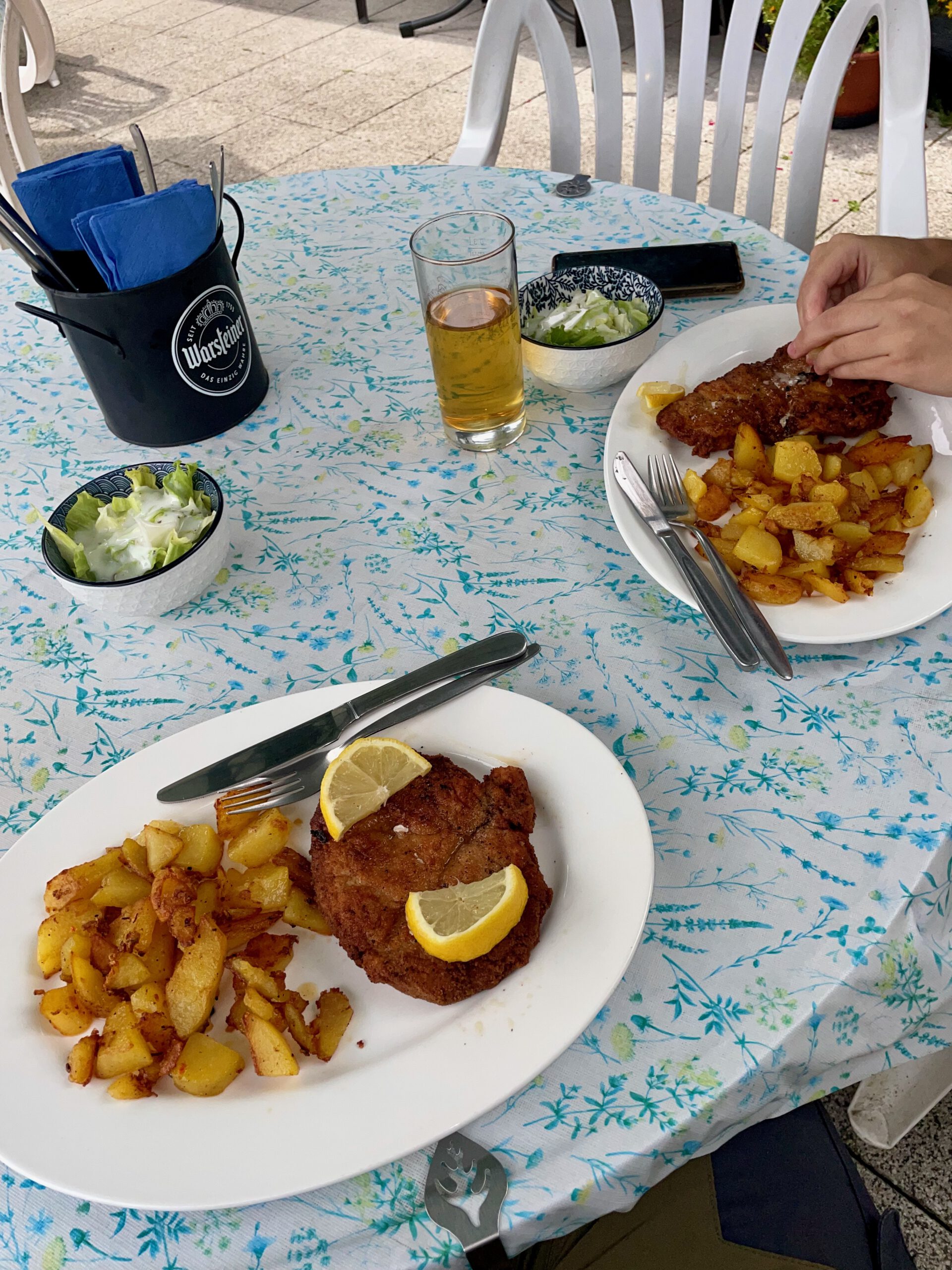 Kaffee Restaurant Hardt Stübchen Wuppertal classic schnitzel lunch with fried potatoes, side salad, and draft beer on the terrace