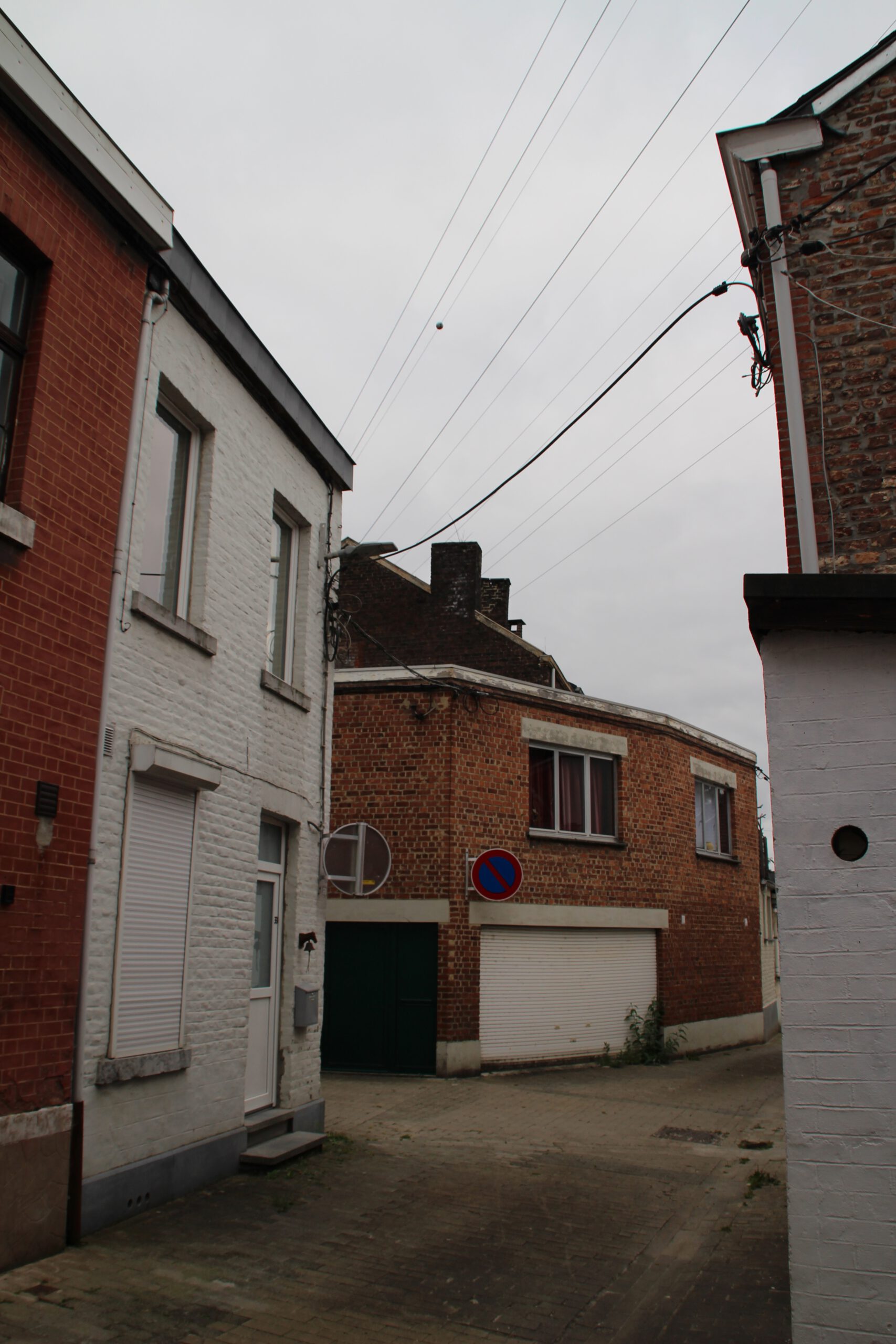 Le cocon de Chênée Liège surroundings, rear street view with brick houses and quiet residential passage