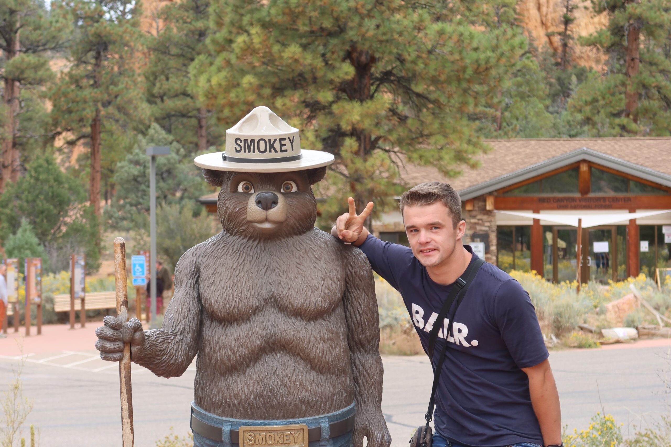 Peter Smit (AltijdPeter) posing with Smokey Bear at the Red Canyon Visitor Center in Dixie National Forest, Utah, during a road trip along Scenic Byway 12
