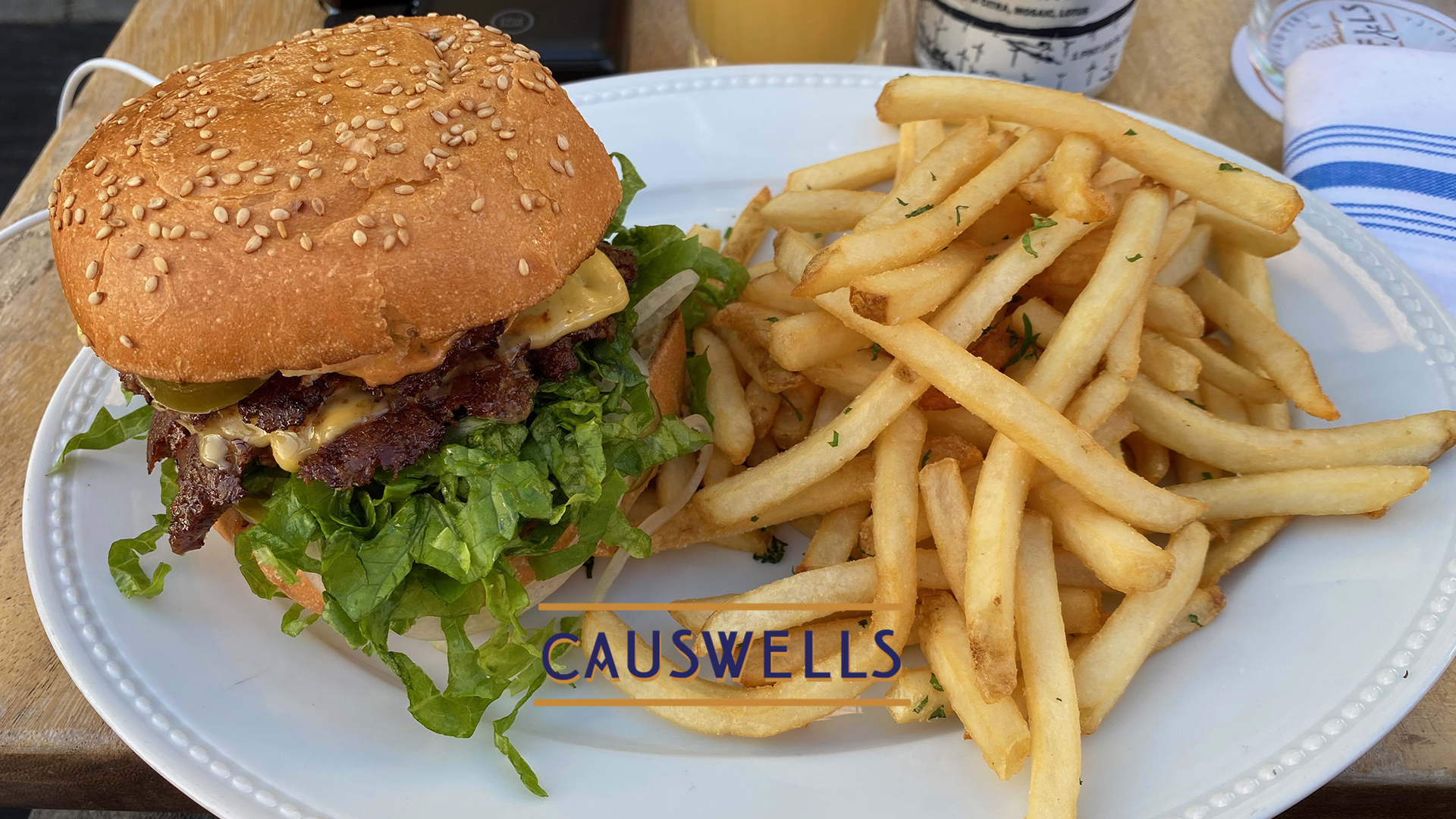 Causwells San Francisco is a high end American bistro with juicy burgers, great fries, cocktails, and top reviews in the Marina District.