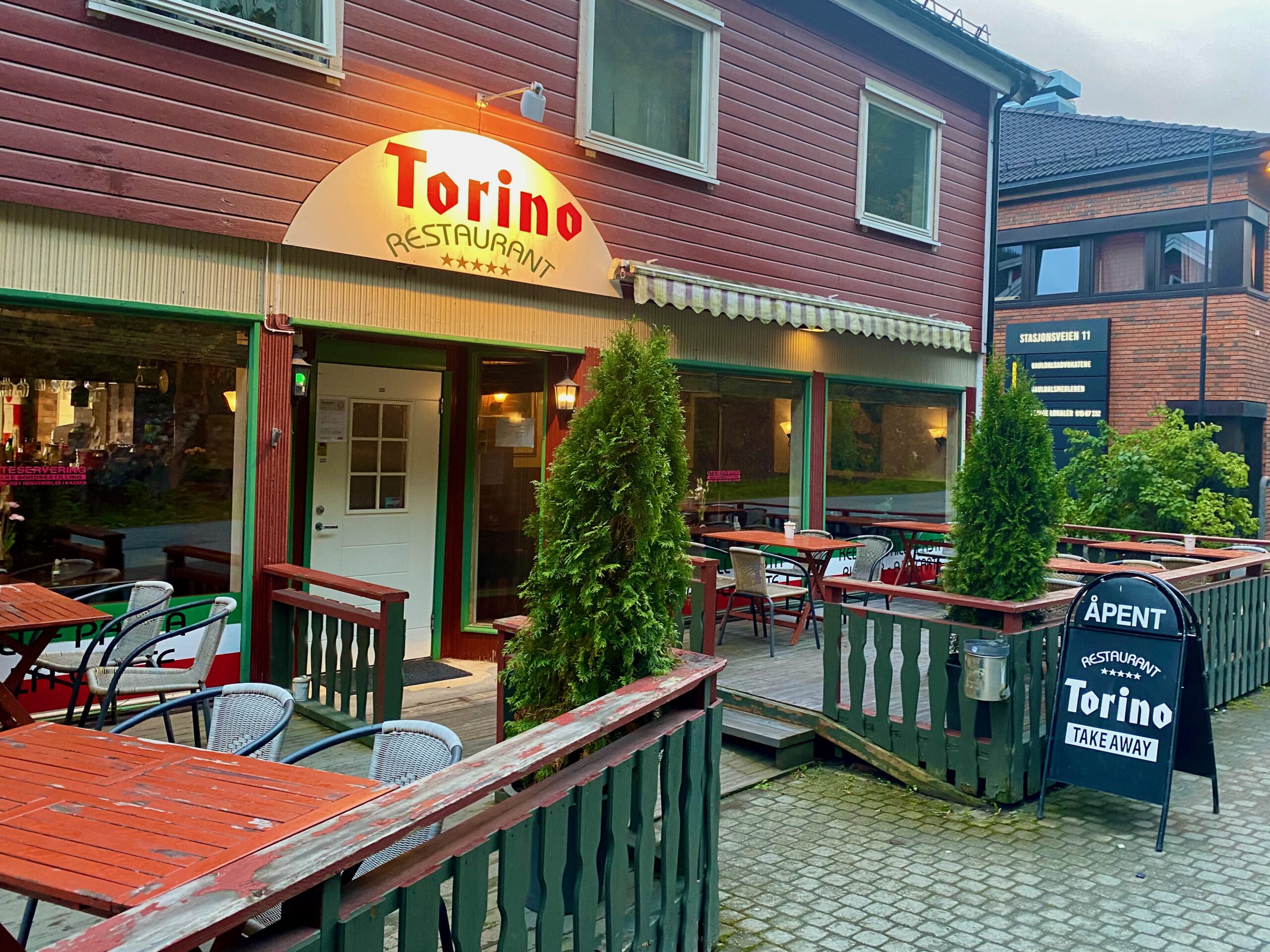 Torino Restaurant Støren exterior at Stasjonsveien 9 in Småvollan Norway, cozy Italian pizza restaurant with terrace seating near Støren Hotel