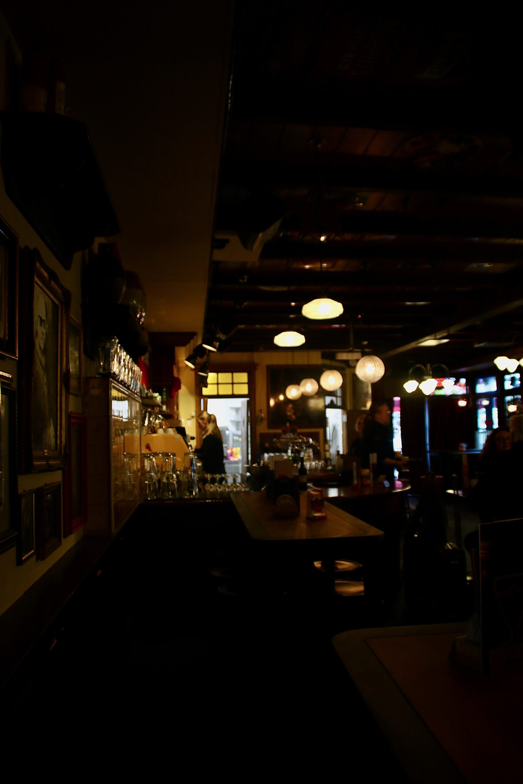 Café Rembrandt Schiphol brown café interior with warm lighting, wooden bar, and classic Dutch pub atmosphere inside Schiphol Amsterdam Airport