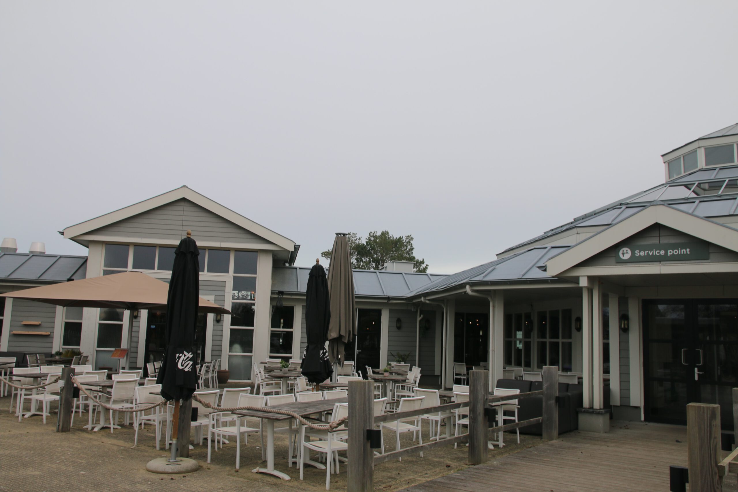 Landal Noordzee Résidence De Banjaard Plaza exterior with service point in Kamperland, Zeeland, central facilities building of the holiday park