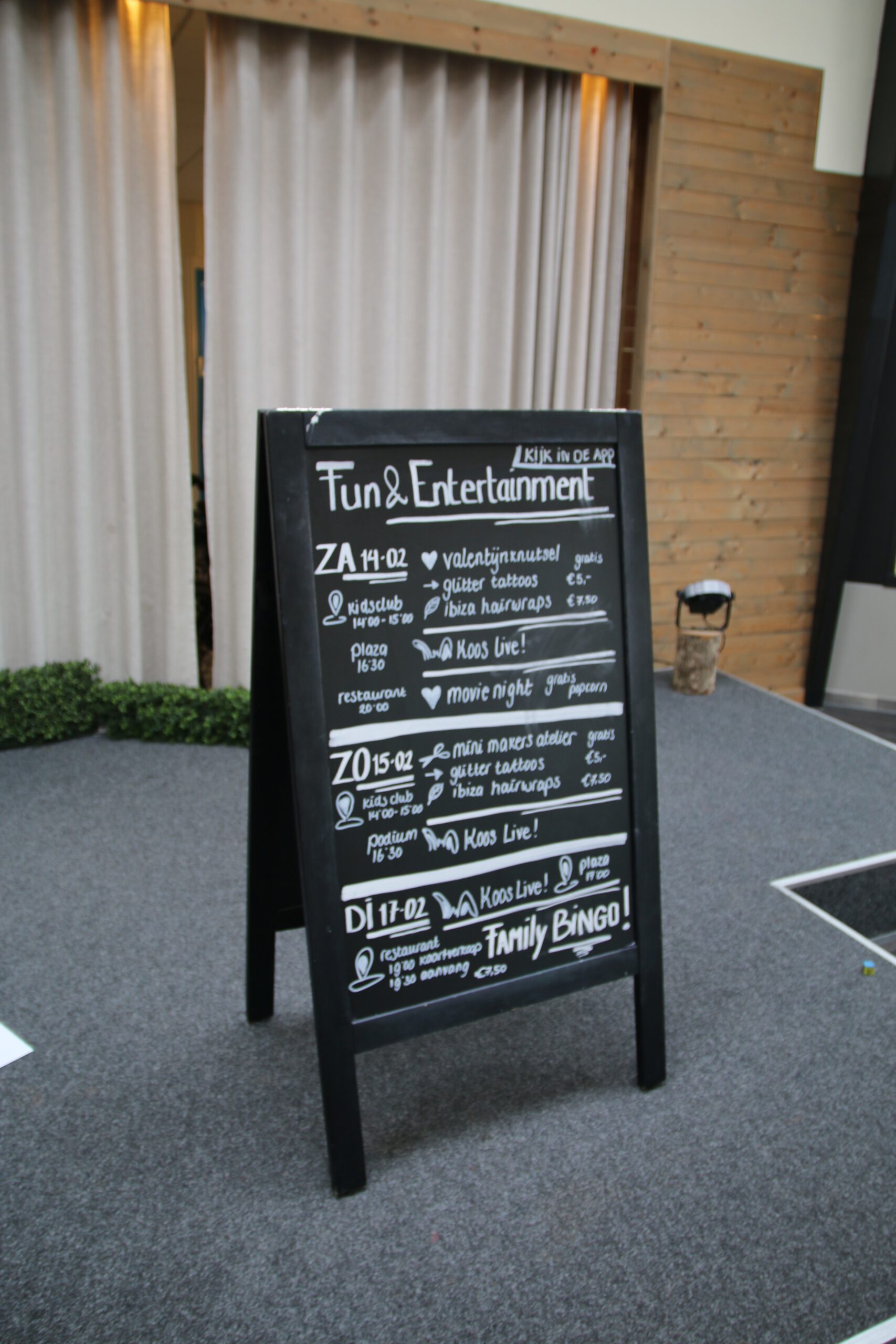 Landal Noordzee Résidence De Banjaard Fun and Entertainment schedule board inside the Plaza in Kamperland, Zeeland, kids club activities and family events listed