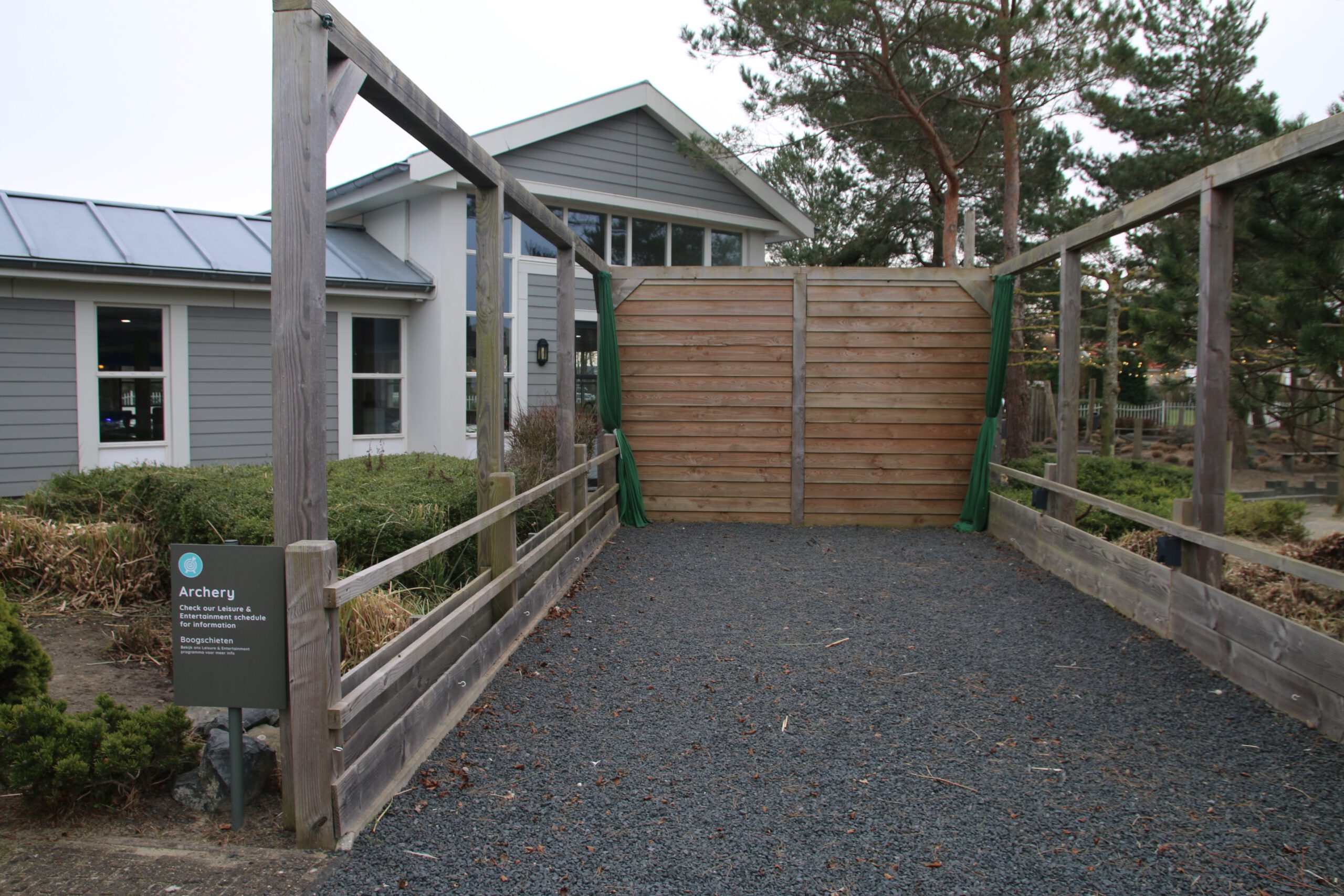 Landal Noordzee Résidence De Banjaard archery area near the Plaza in Kamperland, Zeeland, wooden outdoor shooting range activity for families and guests