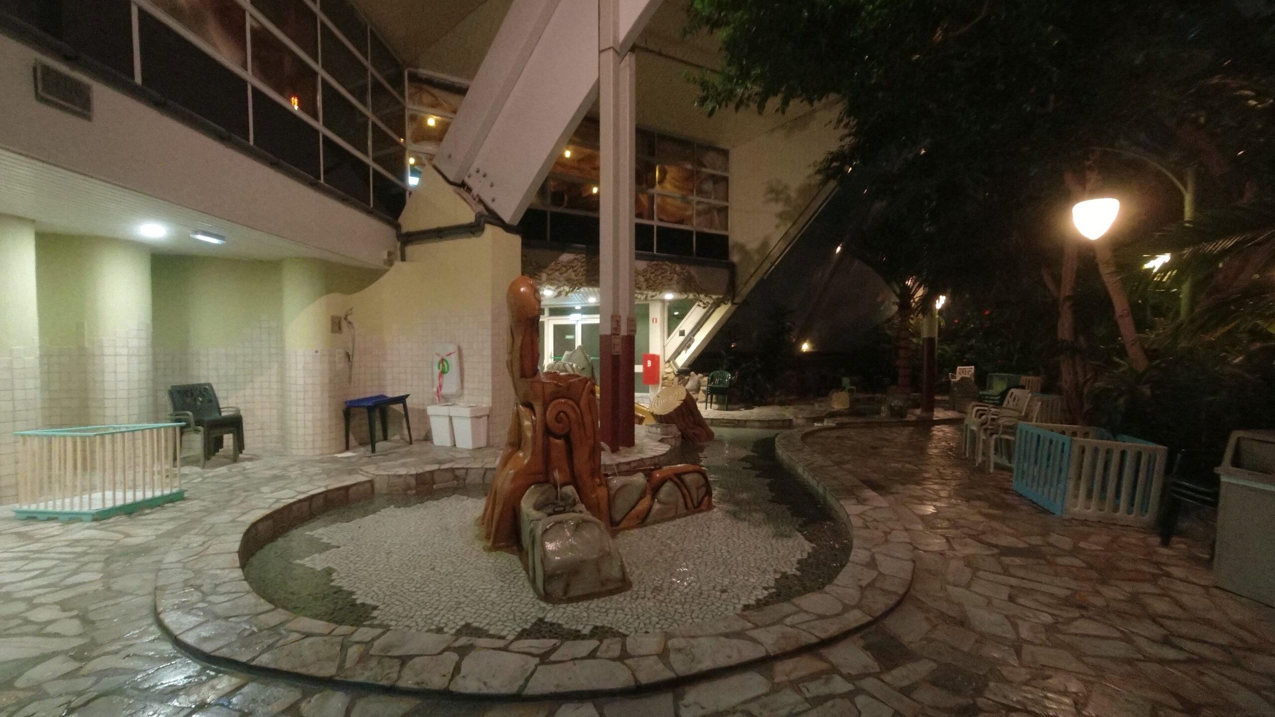 Aqua Mundo Center Parcs Het Heijderbos kids pool area with shallow water, jungle themed decor and safe play zone for young children