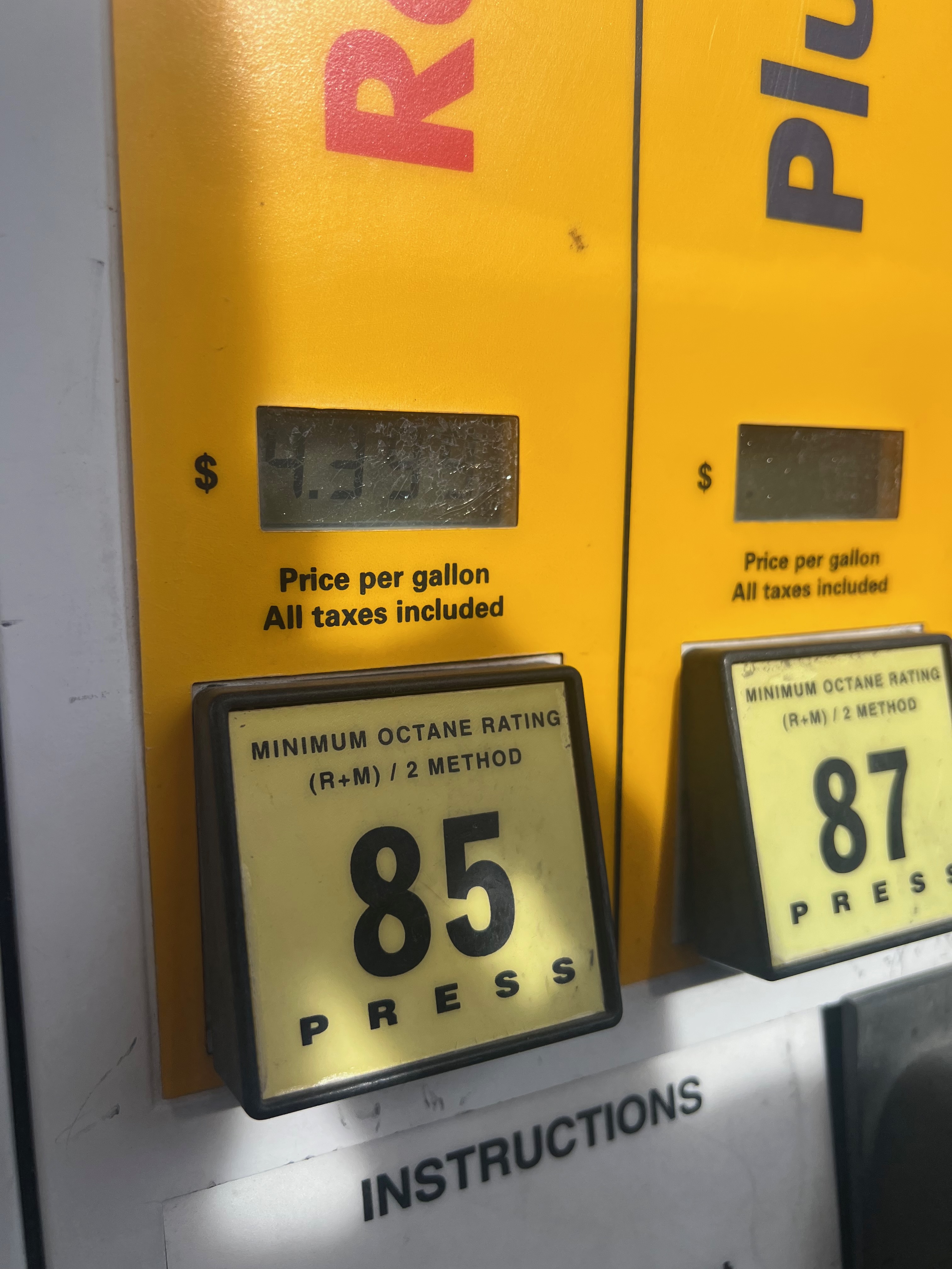 Gas stations in America, Shell gas pump showing 85 and 87 octane options with price per gallon display