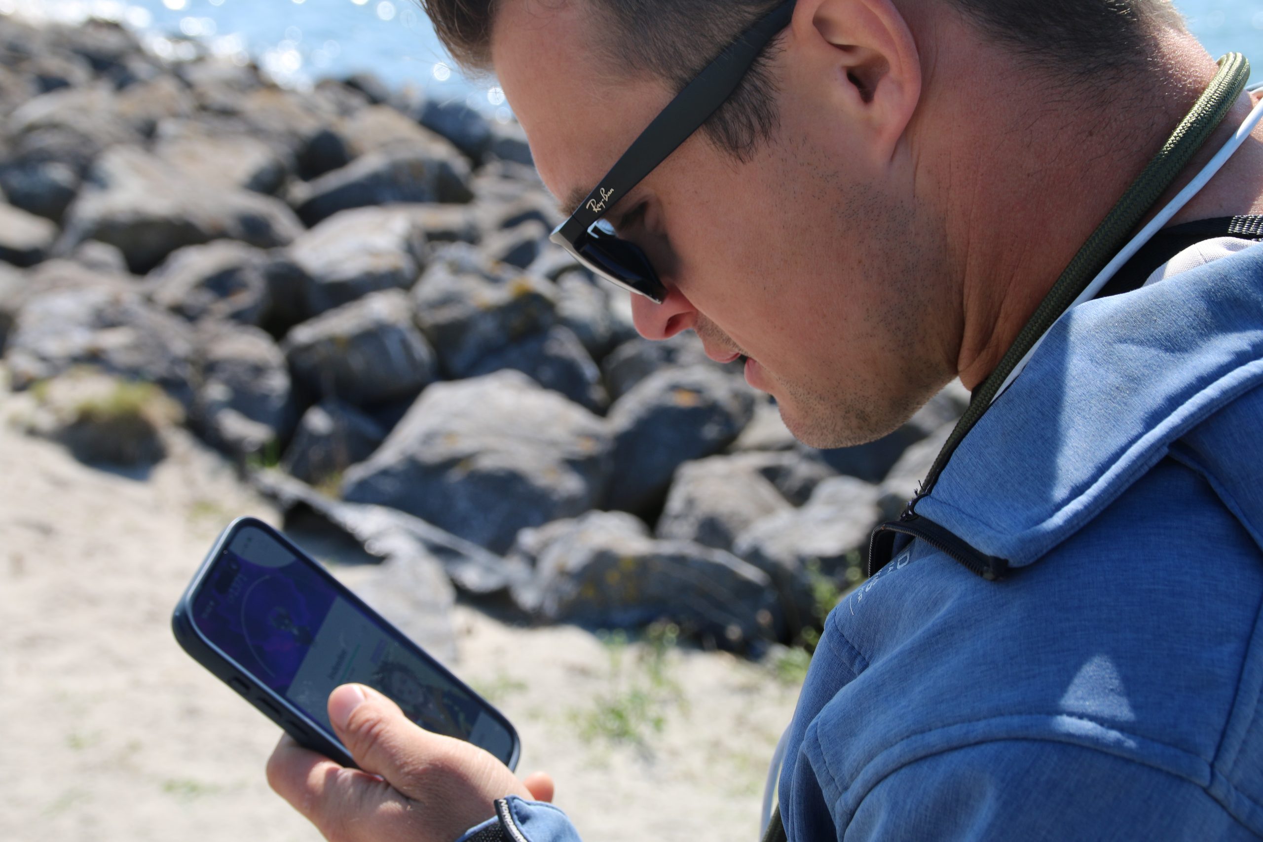 Pokémon GO Marker Wadden egg hatch moment of PeteR Smit near the rocky beach while exploring the island coastline